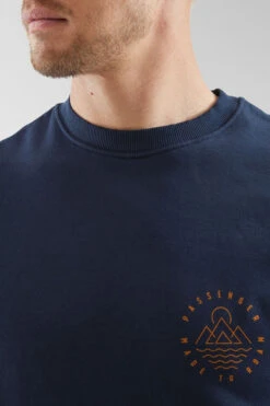 Mens Escapism Sweatshirt -North Trail Outfitters b12bea0100 4444 u